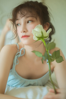 《年轻的女教师》